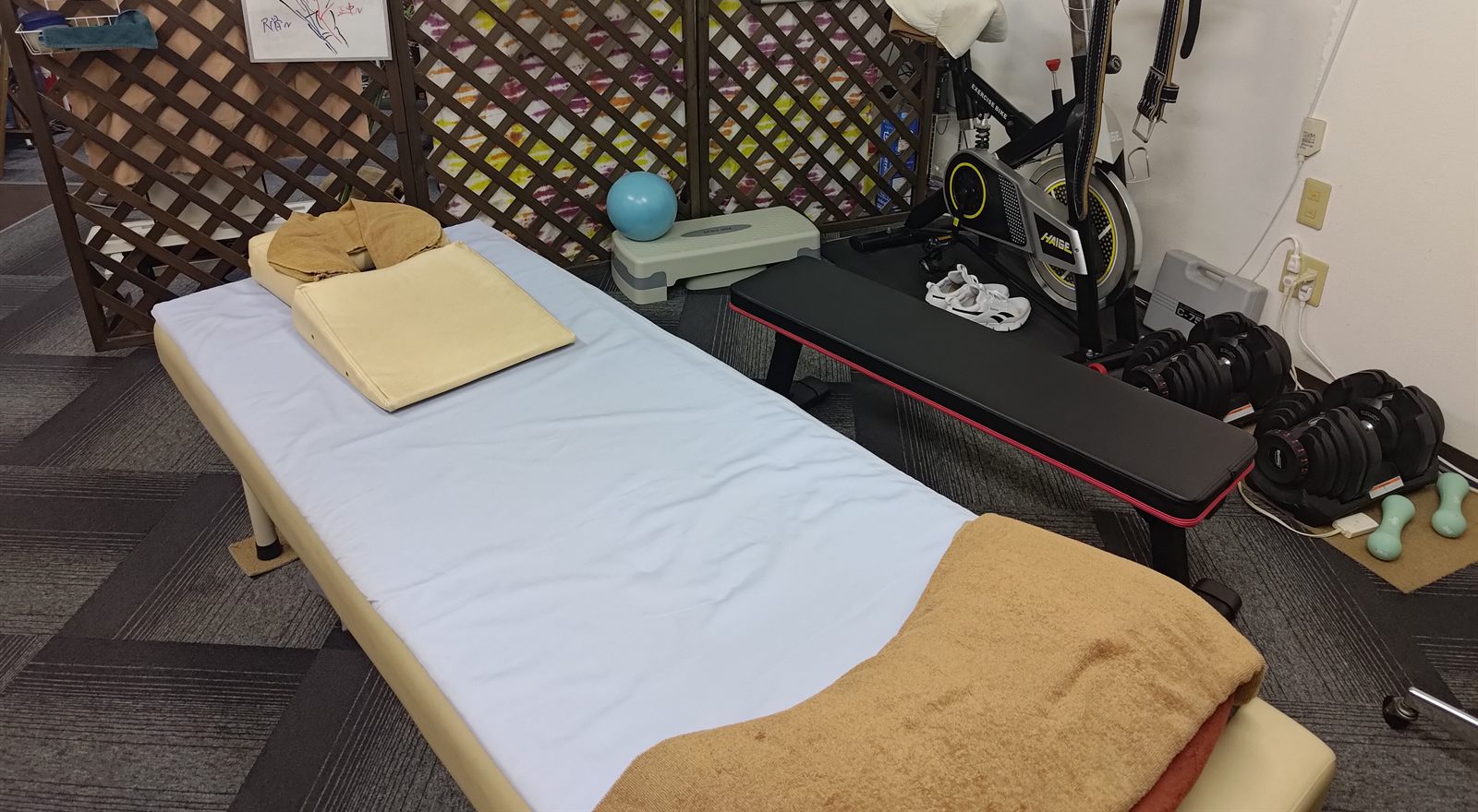 運動器具のある施術スペース